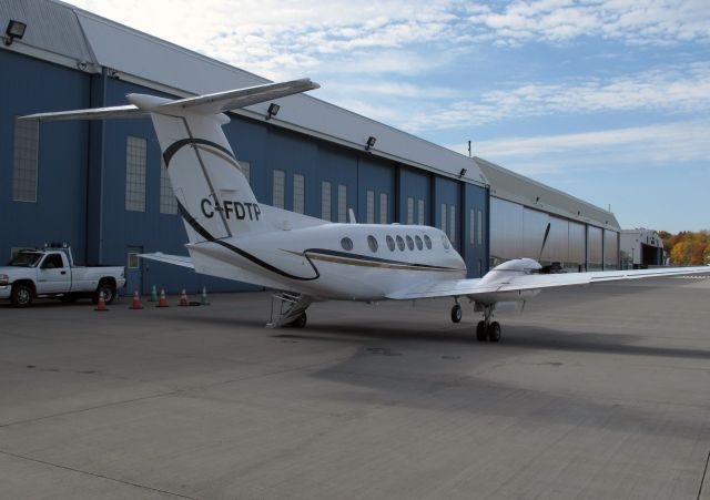 Beechcraft Super King Air 300 (C-FDTP) - A visitor from Canada - welcome to the US!