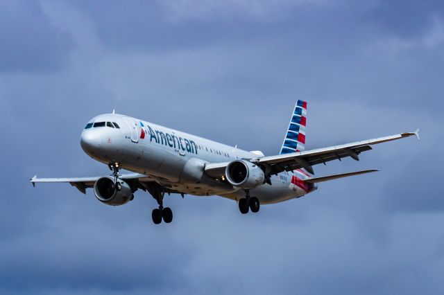 Airbus A321 (N167US) - An American Airlines A321 landing at PHX on 2/23/23. Taken with a Canon R7 and Canon 100-400 EF ii lens.