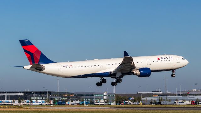 Airbus A330-300 (N814NW)