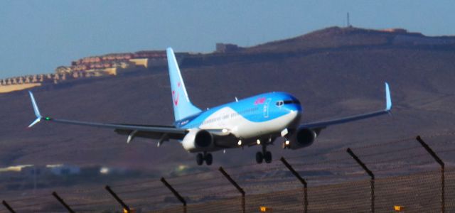 Boeing 737-700 (PH-TFF) - PH-TFF ArkeFly Boeing 737-86N LPA/GCFV Spotting