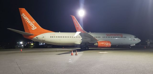 Boeing 737-800 (C-FJVE)