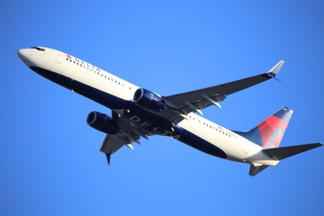 Boeing 737-900 (N832DN)