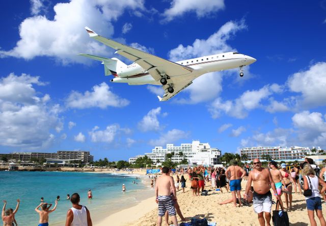 Bombardier Global 5000 (N117QS) - BLUE DOG AIR LLC BOMBARDIER INC BD-700-1A11 Global Express 5000 having the beach goes go wow on landing at St Maarten.