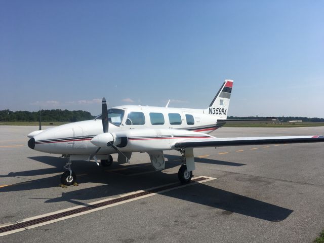 Piper Navajo (N359RX)