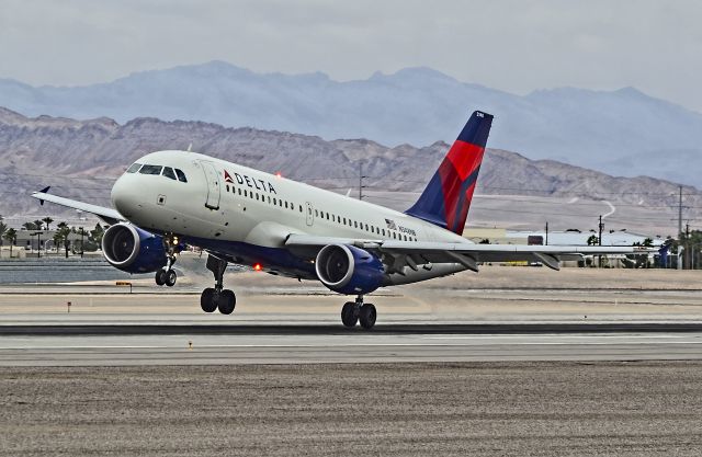 Airbus A319 (N348NB) - N348NB Delta Air Lines 2002 Airbus A319-114 - cn 1810 - McCarran International Airport (KLAS)br /Las Vegas, Nevadabr /TDelCorobr /October 09, 2013