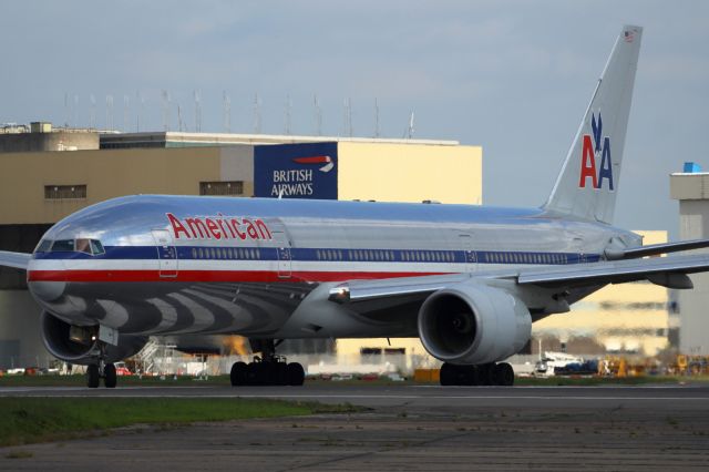 Boeing 777-200 — - Lining up on runway 27R at LHR.