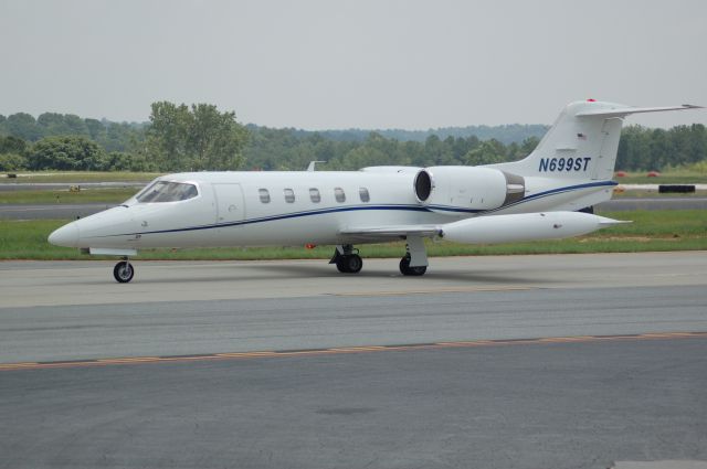 Learjet 35 (N699ST)