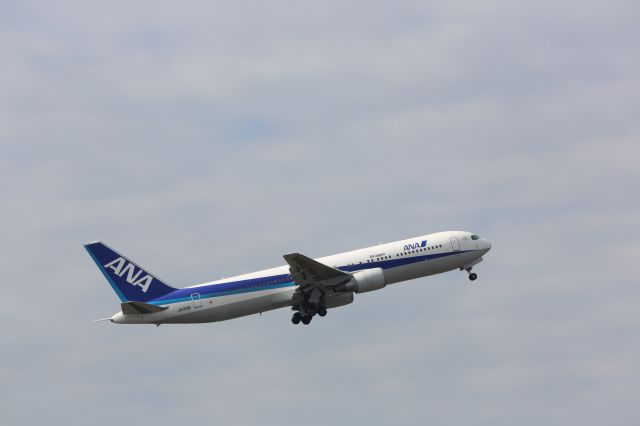 BOEING 767-300 (JA615A)