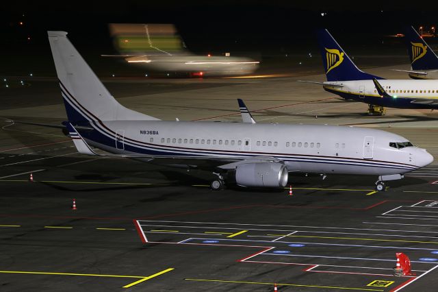 Boeing 737-700 (N836BA)