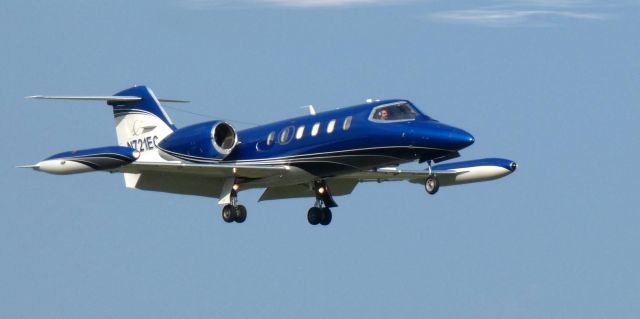 Learjet 35 (N721EC) - On short final is this 1980 Learjet 35A in the Summer of 2023.