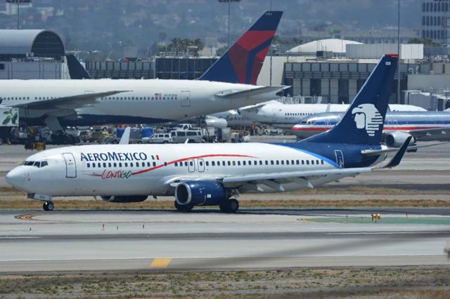 Boeing 737-800 (N520AM) - Aeromexico Boeing 737-81Q N520AM at LAX on May 3, 2016. 