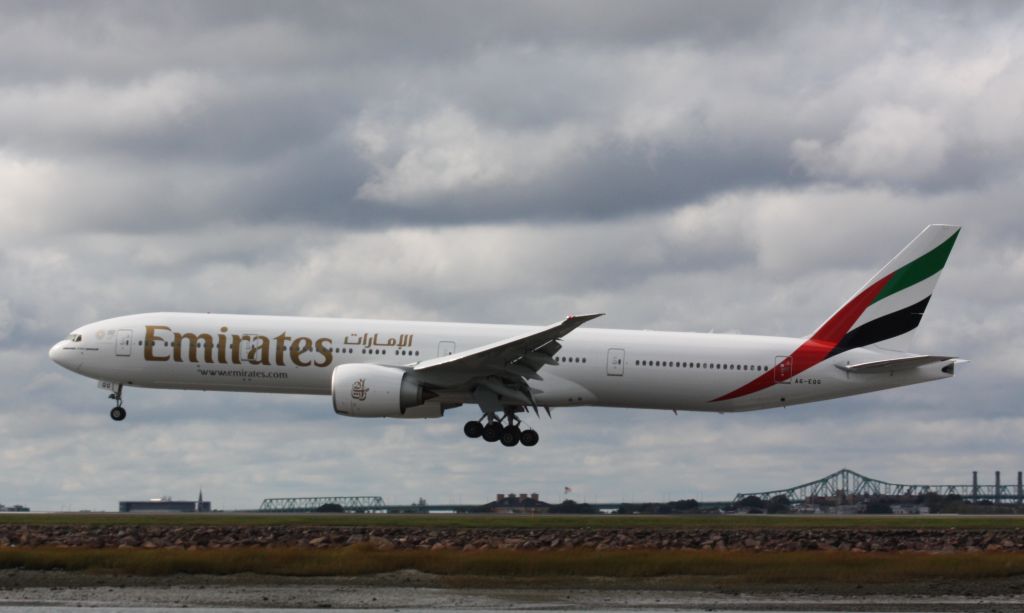 BOEING 777-300ER (A6-EQG)