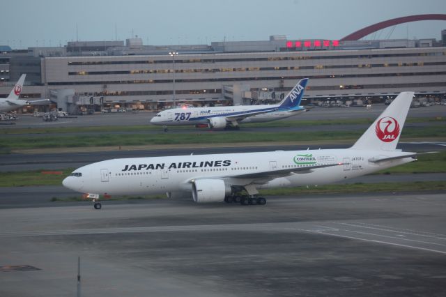 Boeing 777-200 (JA707J)