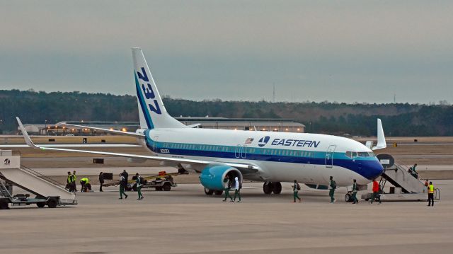 Boeing 737-800 (N283EA) - Eastern Airlines 737-800 disembarks the Miami basketball team at KRDU General Aviation Terminal on 02/03/217.