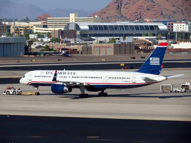 Boeing 757-200 (N200UU)