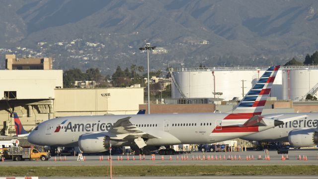 Boeing 787-8 (N801AC) - Parked at LAX waiting for its next flight