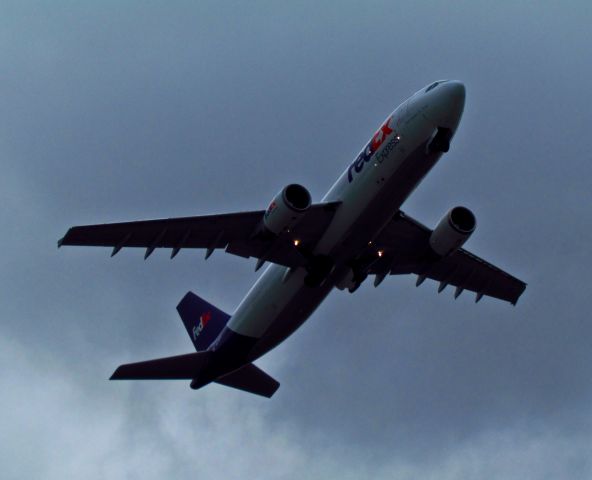 Airbus A300F4-600 (N676FE)