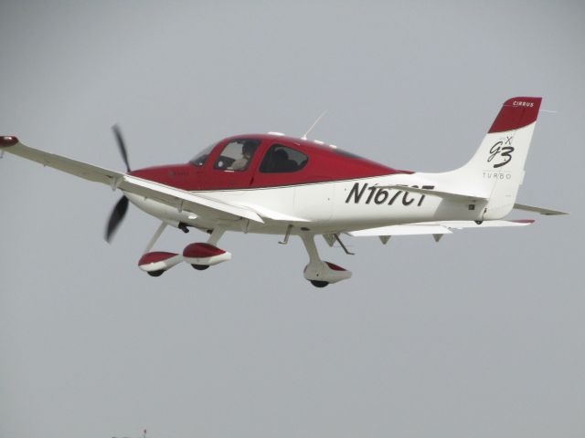 Cirrus SR-22 (N167CT) - Taking off RWY 24