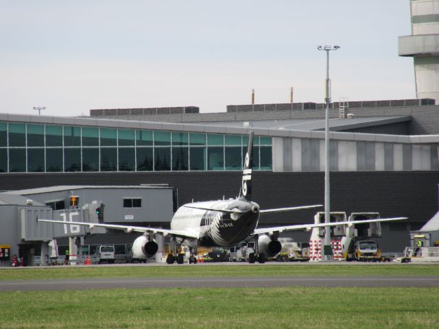 Airbus A320 (ZK-OJS) - This is an Air New Zealand A320 at the domestic terminal.