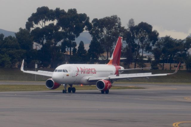 Airbus A319 (N751AV)