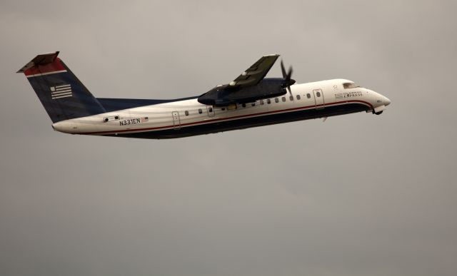 de Havilland Dash 8-300 (N331EN) - Take off RW 16.