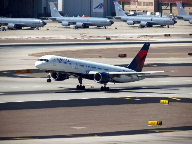 Boeing 757-200 (N534US)