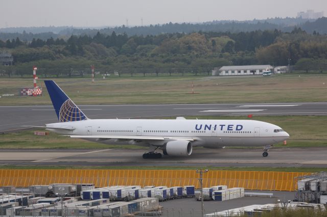 Boeing 777-200 (N204UA)