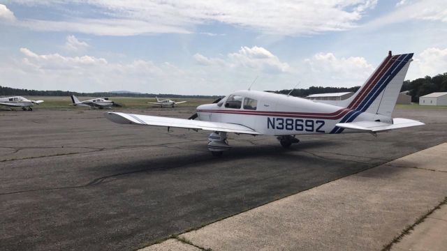 Piper Cherokee (N38692)