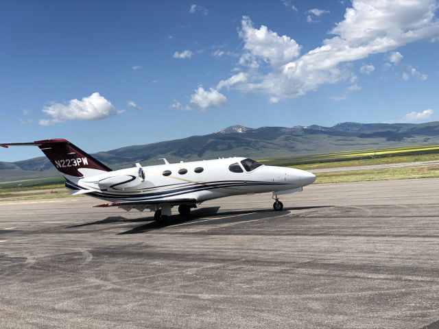 Cessna Citation Mustang (N223PW) - Getting ready for departure