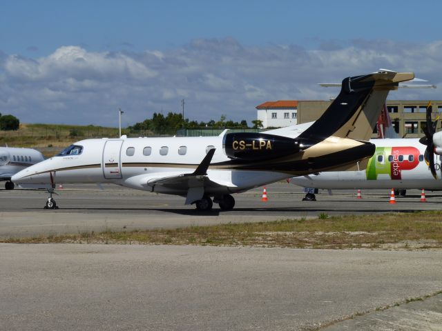 Embraer Phenom 300 (CS-LPA) - CS-LPA parked in Cascais (LPCS)