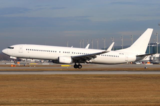 Boeing 737-900 (UR-PSI)