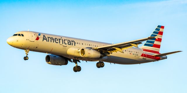 Airbus A321 (N572UW) - An American Airlines A321 landing at PHX on 2/5/23. Taken with a Canon R7 and Tamron 70-200 G2 lens.