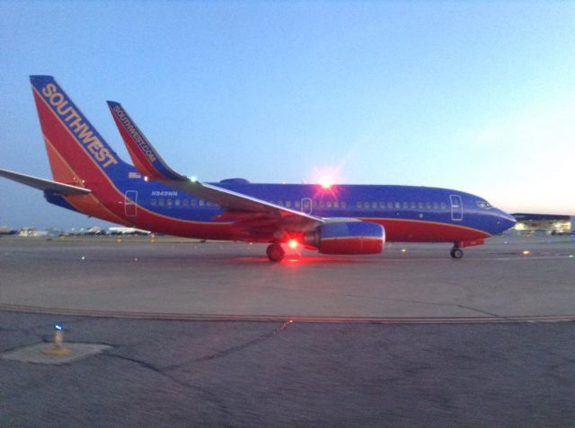 Boeing 737-700 (N949WN) - Waiting for a sunset take-off from RWY 13R!