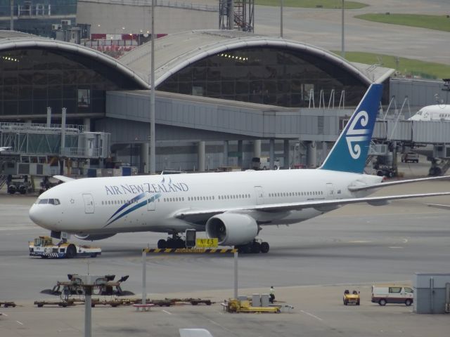 Boeing 777-200 (ZK-OKD)