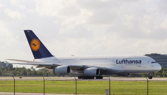 Airbus A380-800 (D-AIMK)
