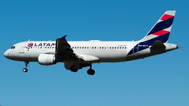Airbus A320 (PR-MYT)