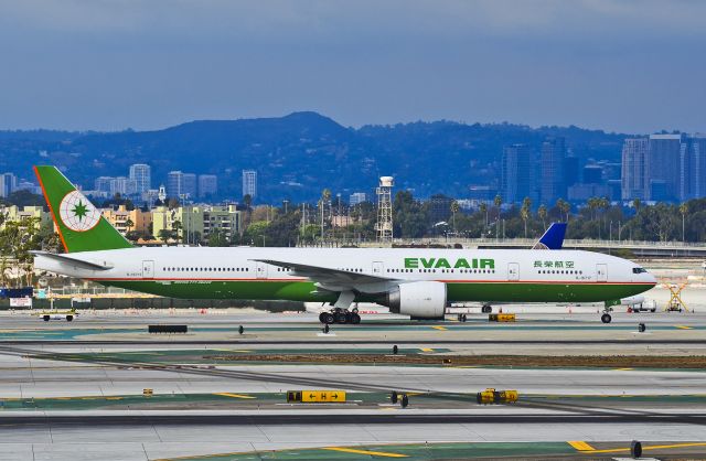 BOEING 777-300 (B-16717) - B-16717 EVA Air Boeing 777-35E/ER (cn 32644/863)  Los Angeles - International (LAX / KLAX) USA - California, October 20, 2012 TDelCoro