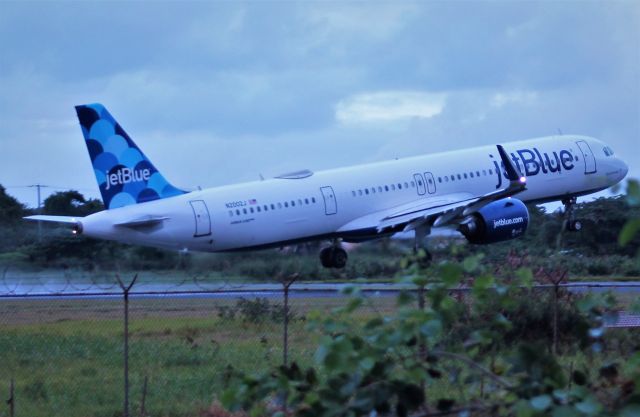 Airbus A321neo (N2002J)