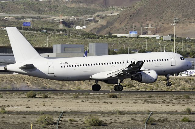 Airbus A320 (YL-LCD)