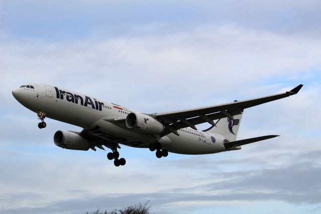 Airbus A330-200 (EP-IJB) - An Iran Air A330-200 on final approach into LHR, landing on runway 27L.br /br /Location: Myrtle Ave.br /Date: 20.11.22 (dd/mm/yy).