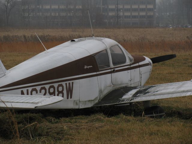 Piper Cherokee (N6298W)