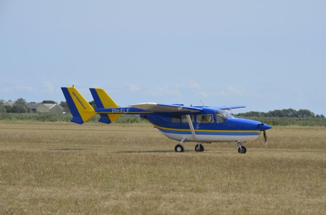 Cessna Super Skymaster (PH-FLF)