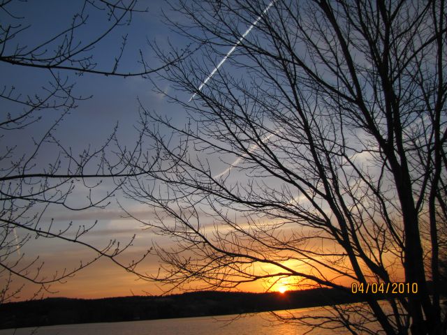 — — - Flight flying over Bridgewater NS just at Sunset. April 4, 2010