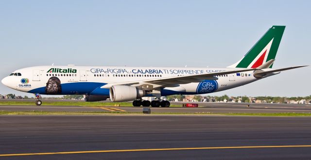 Airbus A330-200 (EI-EJG) - Forza Italia -Calabria Special 2014 World Cup Forza Azzurri !