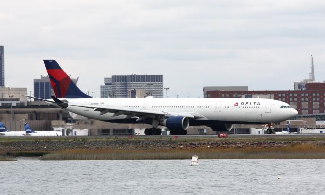 Airbus A330-300 (N811NW)