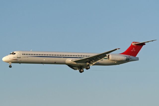 McDonnell Douglas MD-83 (OE-LMH)