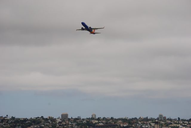 Boeing 737-800 (N8678E)