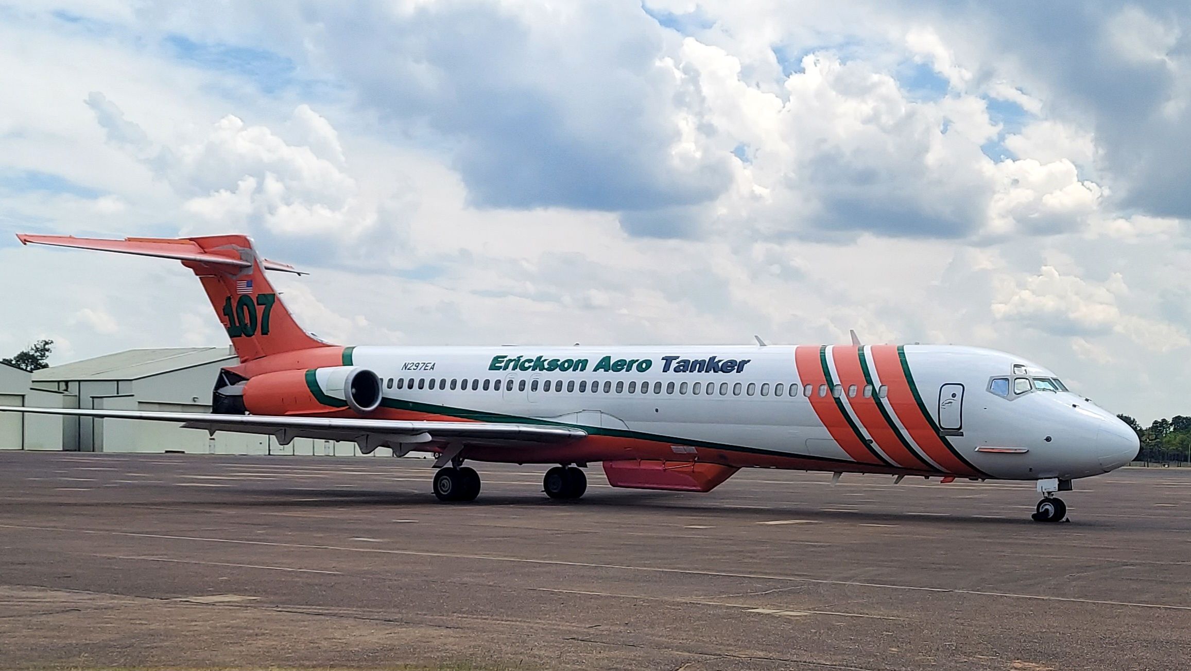 McDonnell Douglas MD-87 (N297EA)