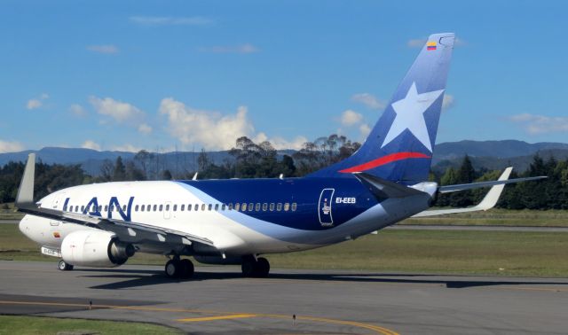 Boeing 737-700 (EI-EEB)