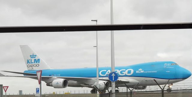 Boeing 747-200 (PH-CKB) - This Queen on the new taxiway Queback, at Amsterdam airport Schiphol. 
